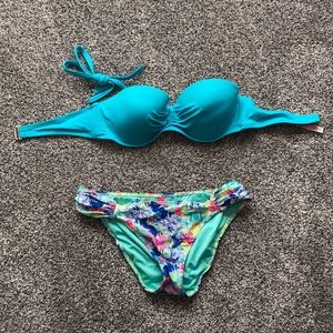 Victoria Secrets bikini set. Size 34D & M